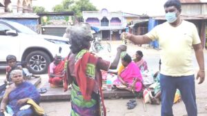 உணவு  வழங்கப்பட்டது.