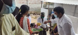 சாய் பாபா அலையத்தில் அன்னதானம் வழங்கப்பட்டது.