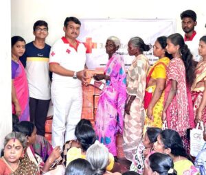 கொரோன பாதுகாப்பு கிட் கிராம மக்களுக்கு  வழங்கப்பட்டது.