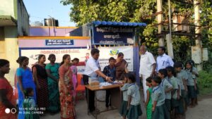 நோட் புக்,பென்சில்,ரப்பர்,ஸ்கேல்,பேனா வழங்கப்பட்டது.