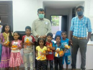 vitamin c அதிகம் உள்ள மருந்து மற்றும் முக கவசம்  வழங்கப்பட்டது.