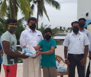 லாக்டோவ்ன் காலத்தில் விருத்தாசலத்தில் சுற்றியுள்ள கிராம மக்களுக்கு ,மளிகை பொருட்கள் மற்றும் கபசுரக் போடி வழங்கப்பட்டது.