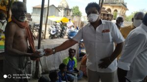 உணவு  வழங்கப்பட்டது.