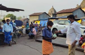 உணவு  வழங்கப்பட்டது.