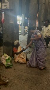 அன்னதானம் வழங்கப்பட்டது.