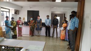 கிராம மக்களுக்கு மளிகை பொருட்கள் வழங்கப்பட்டது.