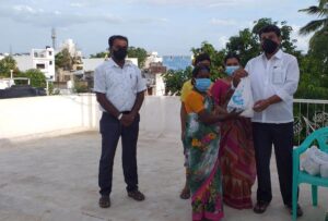 மளிகை பொருட்கள் மற்றும் கபசுரக் போடி வழங்கப்பட்டது.