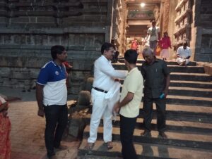 இனிப்பு மற்றும் காரம் வழங்கப்பட்டது