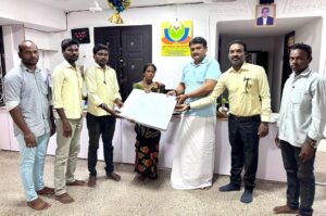 தார்பாய் வழங்கப்பட்டது.