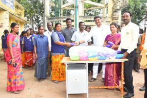 தூய்மை  பணியாளர்களுக்கு மழை அங்கி (Rain Coat ) வழங்கப்பட்டது.