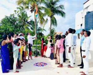 78வது சுகந்திர தினத்தை கொடி ஏற்றி கொண்டாடினர்.